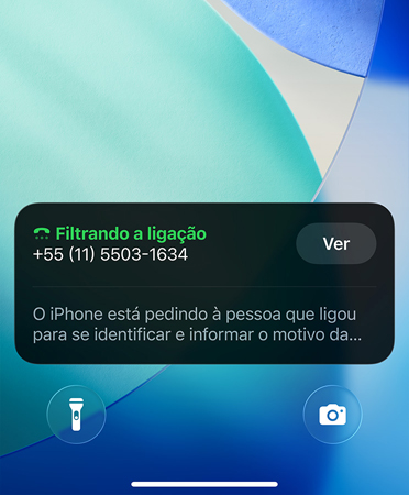 Widget de app do iPhone mostrando o recurso de filtragem de ligações em uma chamada recebida sobre uma nova imagem de fundo azul-esmeralda, branca e turquesa.