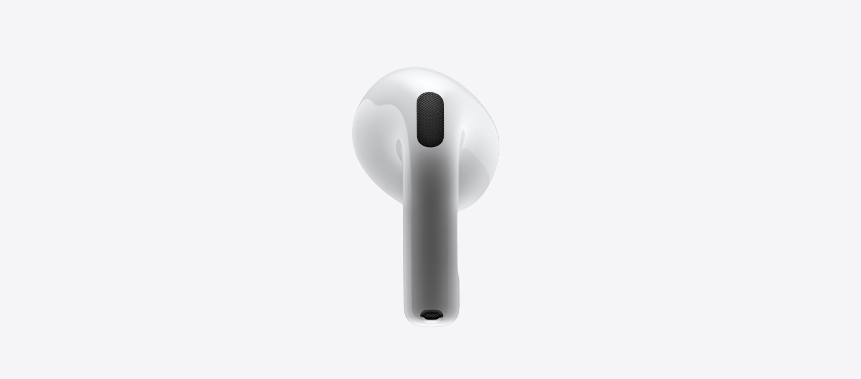 Nærbilde av forsiden og baksiden av nye AirPods 4.