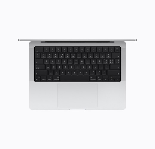 Un MacBook color argento aperto e visto dall’alto