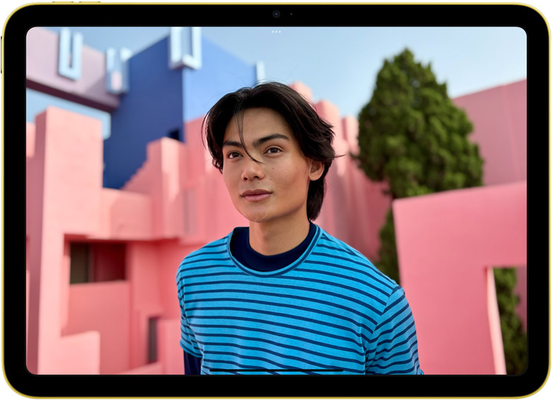 In Apple TV+ wird Ted Lasso auf dem iPad gezeigt.