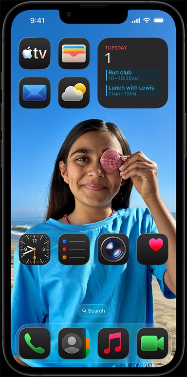 iPhone 16e okružen aplikacijama poput Apple Maila, WhatsAppa, Safarija, Apple Mapsa, Apple Musica, Fotografija, Bilješki i Homea