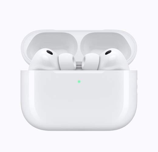 AirPods Pro 3 di dalam casing pengisian daya warna putih yang terbuka