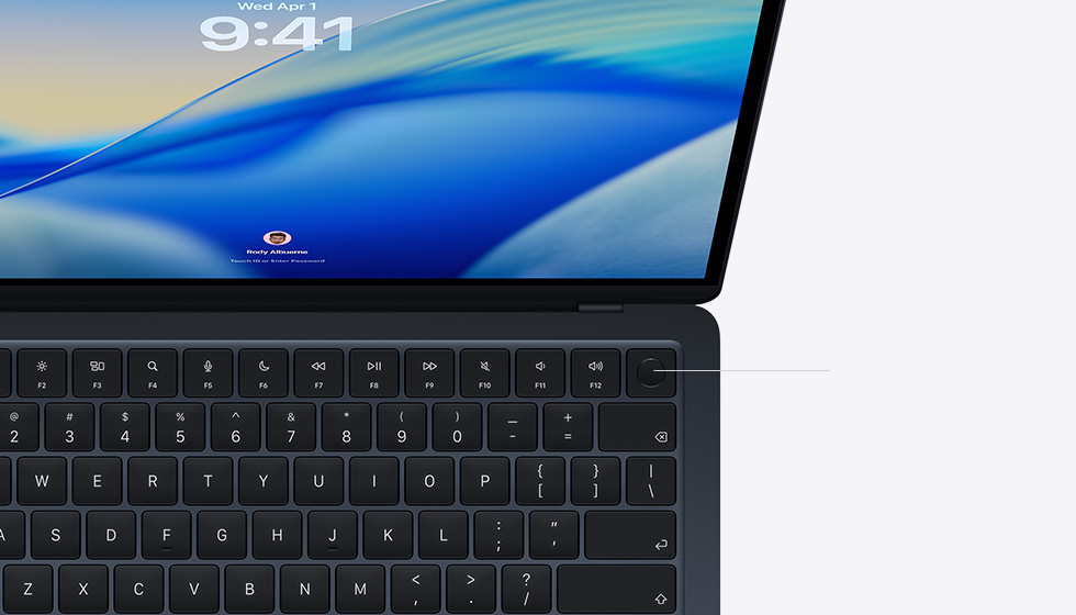 MacBook Air yang terbuka menunjukkan lokasi tombol Touch ID