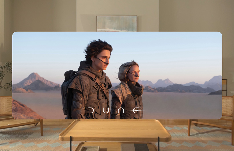 الشخصيتان الرئيستان من فيلم Dune في تطبيق Apple&nbsp;TV على Apple&nbsp;Vision&nbsp;Pro