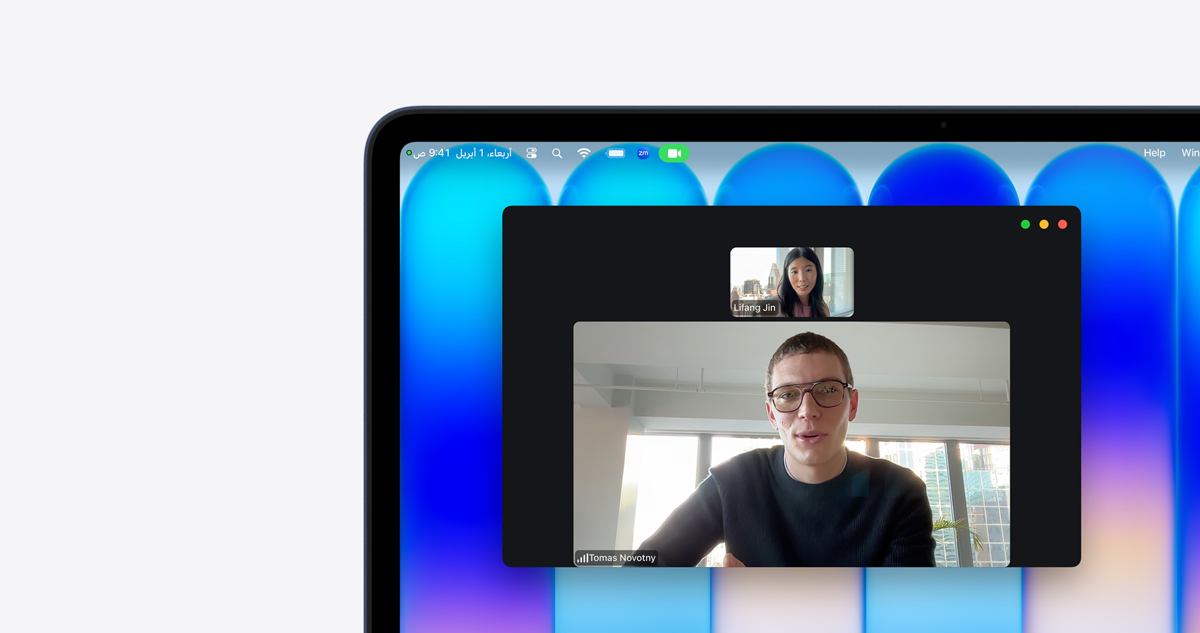 لقطة تقترب من جهاز MacBook Neo، لون أصفر سيتروس، لتركز على الكاميرا فوق الشاشة، يُستبدل فيديو الالتقاط السريع بمكالمة فيديو عبر Zoom