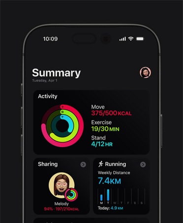 iPhone 17, podsumowanie z aplikacji Fitness, Pierścienie aktywności, wskaźniki W ruchu, Ćwiczenie i Na nogach, udostępnianie aktywności znajomym, cotygodniowe statystyki biegowe