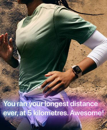 Workout Buddy sends message to a runner tracking workout with Apple Watch SE 3