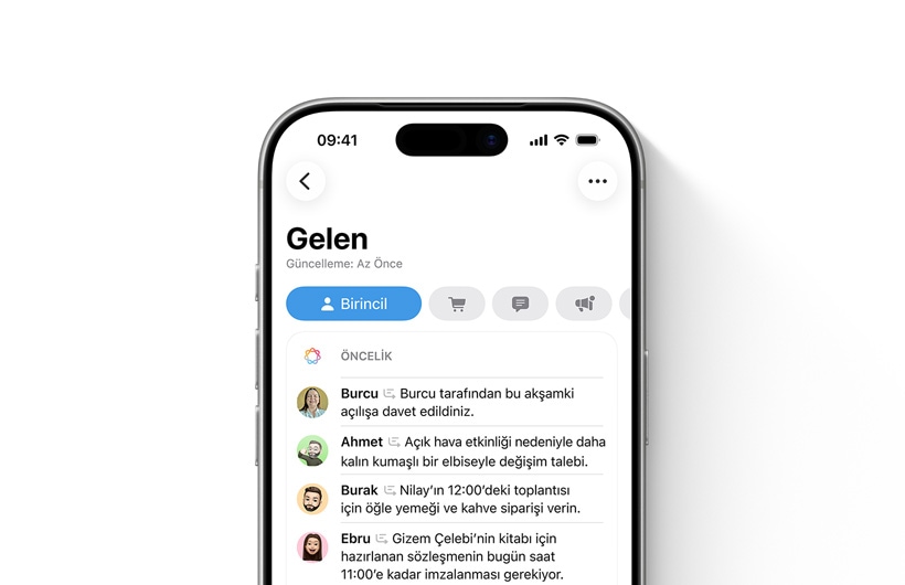 iPhone'da, Mail uygulamasındaki önemli iletilerin en üstte listelendiği gelen kutusu gösteriliyor