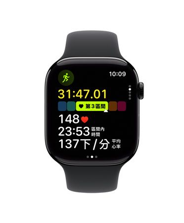 Apple Watch Series 11,展示拋光曜石黑色鋁金屬錶殼,室外跑步體能訓練已開啟,心率落在第 3 區間,機身右側展示數位錶冠,手錶搭配黑色運動型錶帶