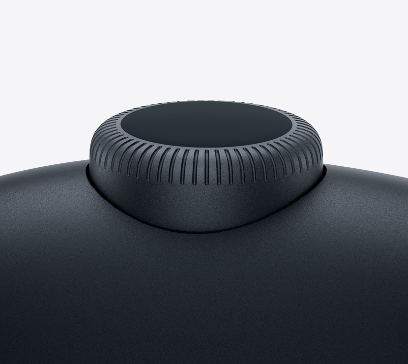 Detailný záber na korunku Digital Crown slúchadiel AirPods Max.