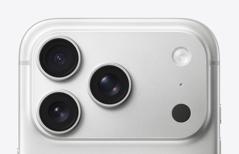 جهاز iPhone&nbsp;17&nbsp;Pro، لون فضي، الجزء الخلفي الخارجي، نظام كاميرات Pro،‏ 3 عدسات، ميكروفون، فلاش